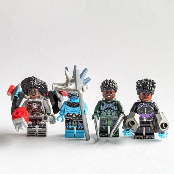 LEGO Marvel set 76211 complete w3/4figs +instructions - Picture 2 of 4